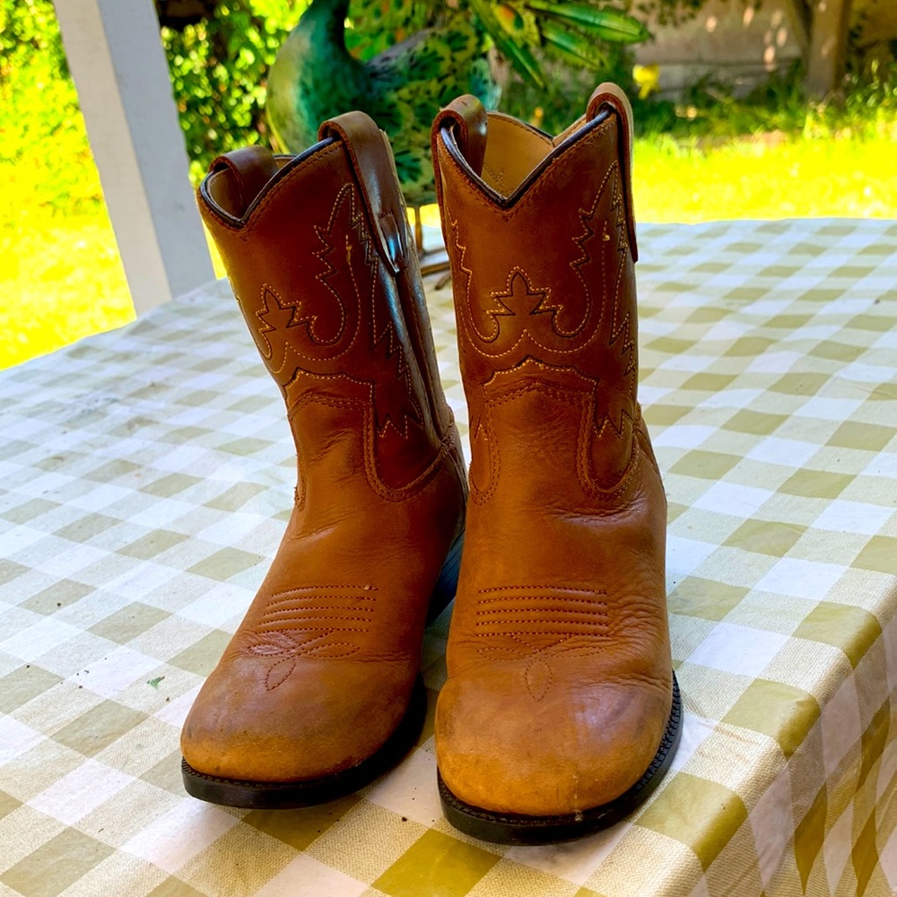 Brown leather perfectly worn cowboy cowgirl boots